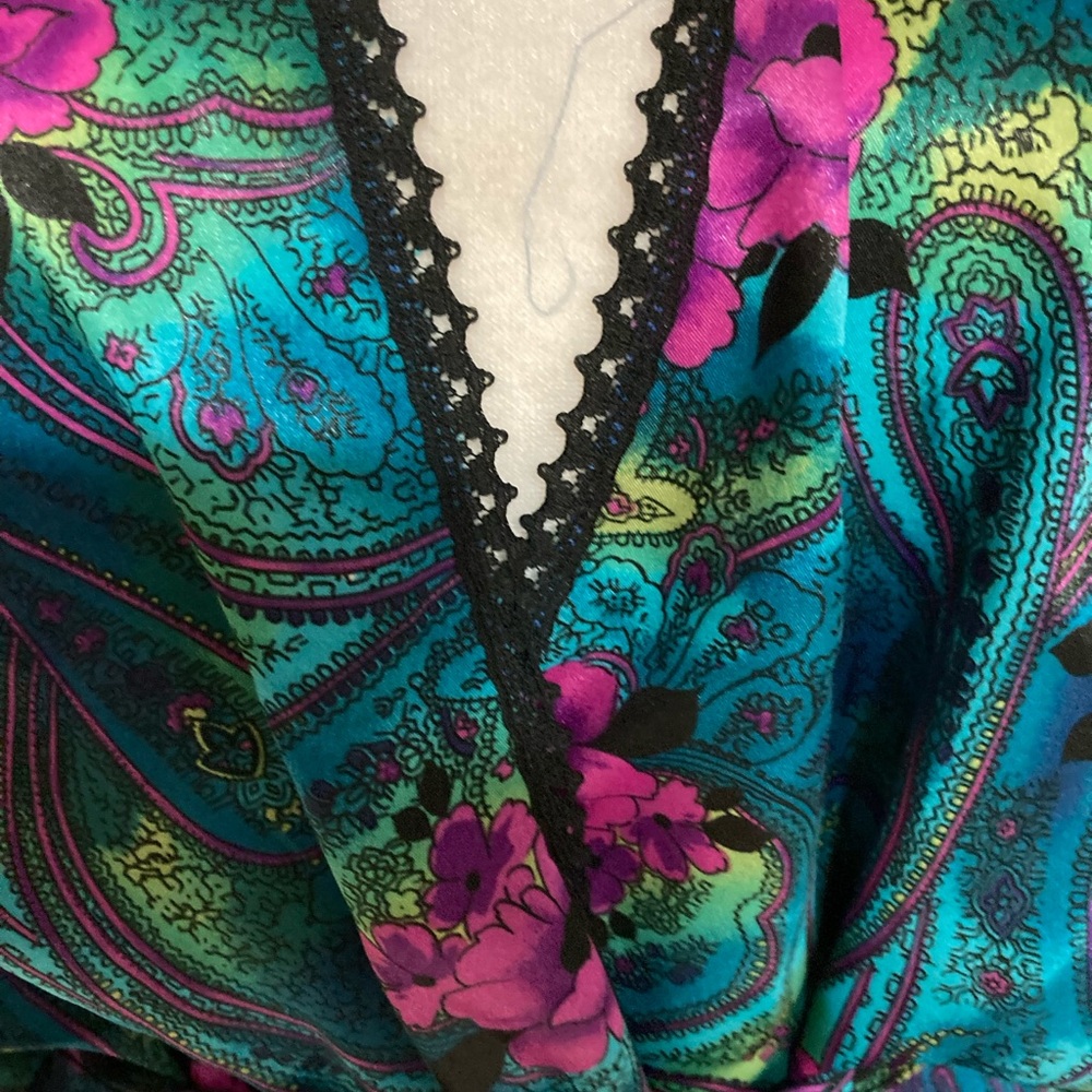 EUC Featherbed Robe Size Large - Picture 7 of 11